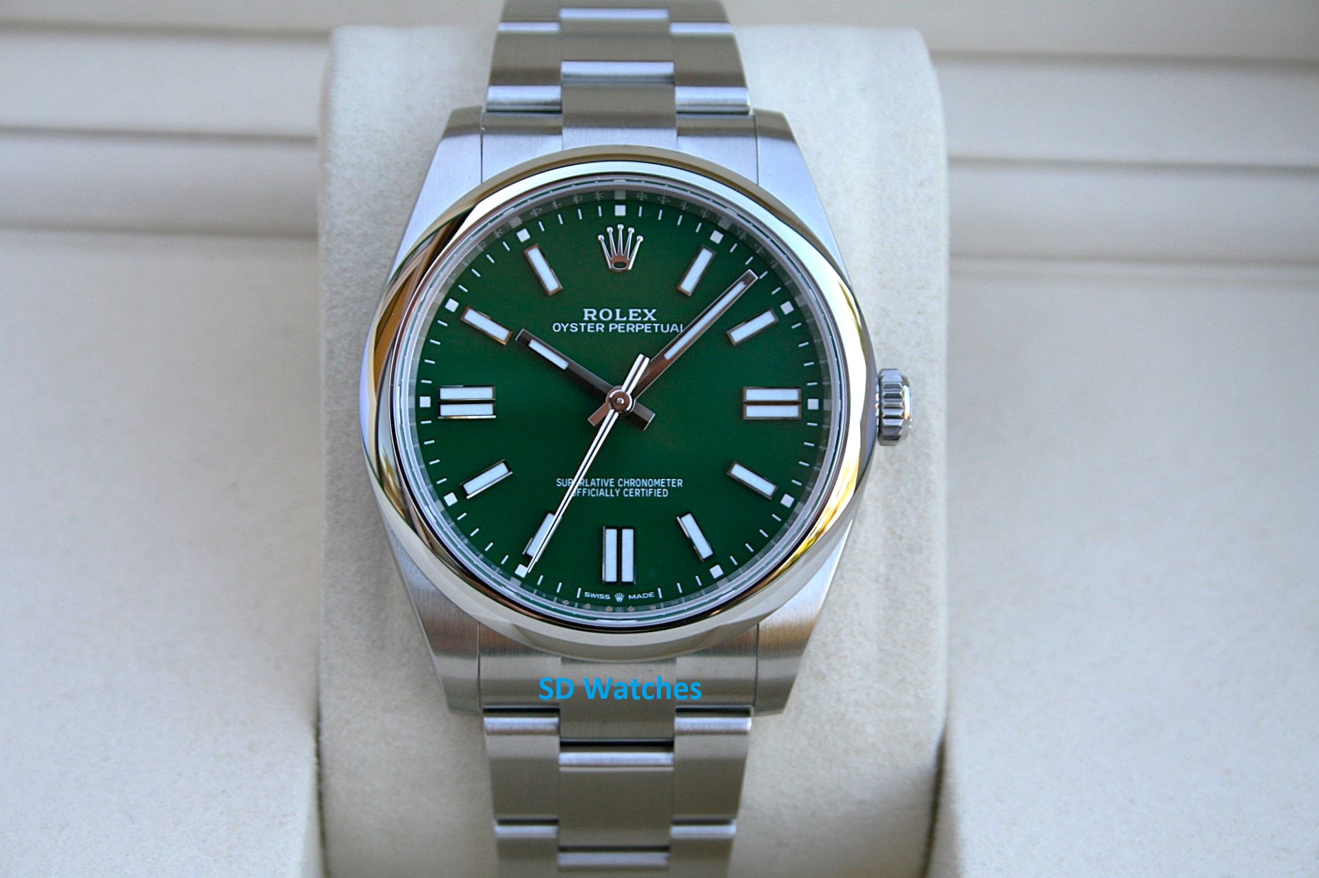 Rolex 124300 Oyster Perpetual Watch Green Dial