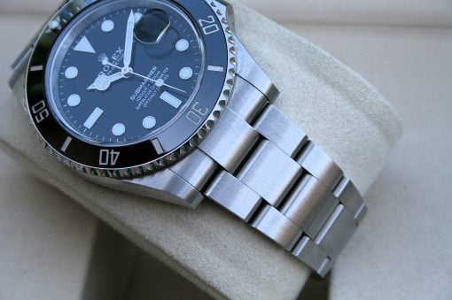 IMG_7506 | SD Watches Close-up of a stainless-steel Rolex Submariner watch with a black dial and rotating bezel